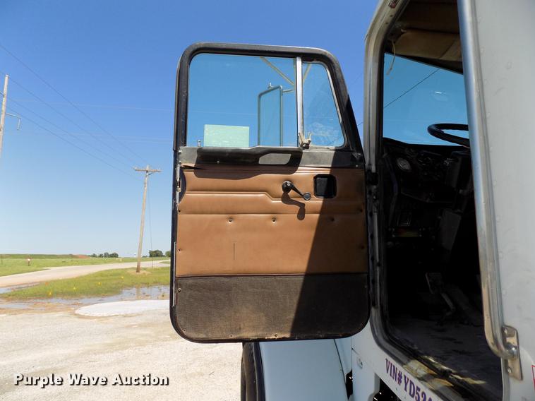 image for item DB9661 2000 Peterbilt 357 ready mix truck