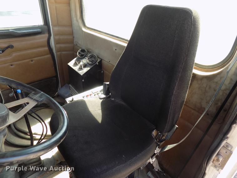 image for item DB9661 2000 Peterbilt 357 ready mix truck