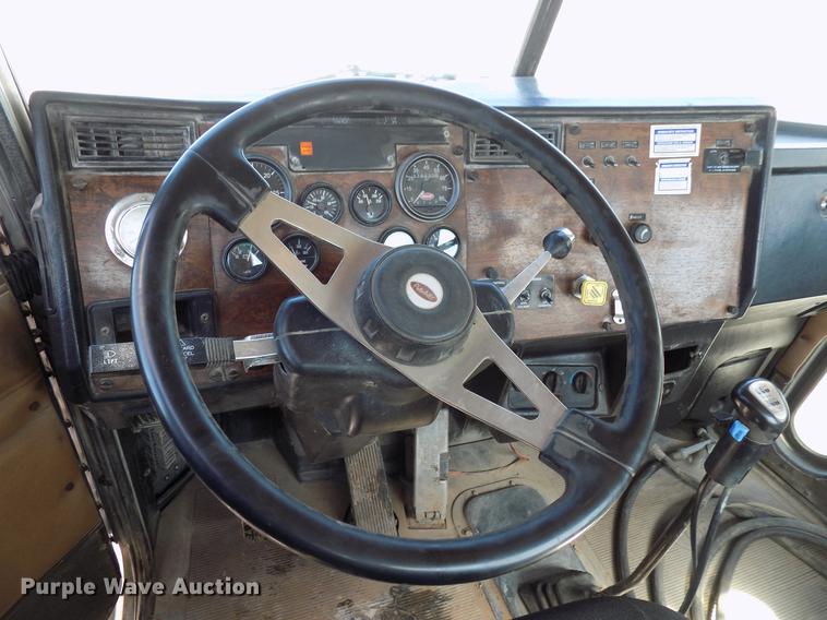 image for item DB9661 2000 Peterbilt 357 ready mix truck