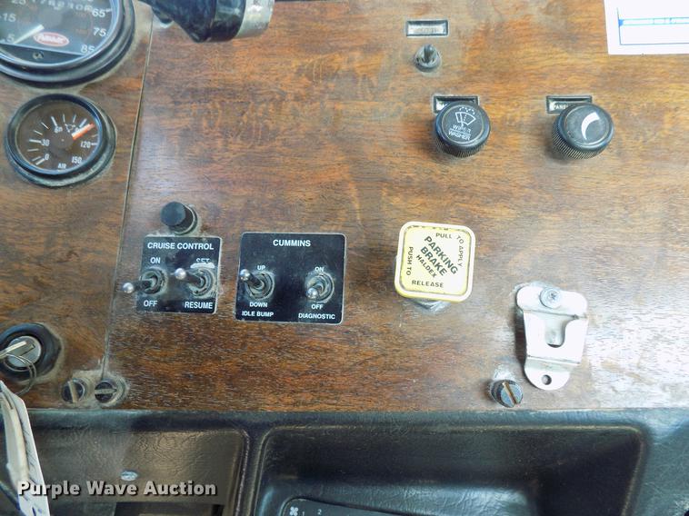 image for item DB9661 2000 Peterbilt 357 ready mix truck