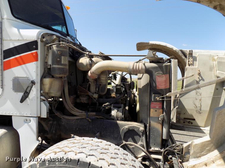 image for item DB9661 2000 Peterbilt 357 ready mix truck