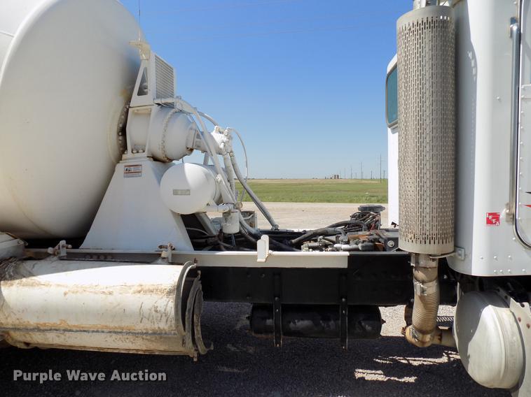 image for item DB9661 2000 Peterbilt 357 ready mix truck