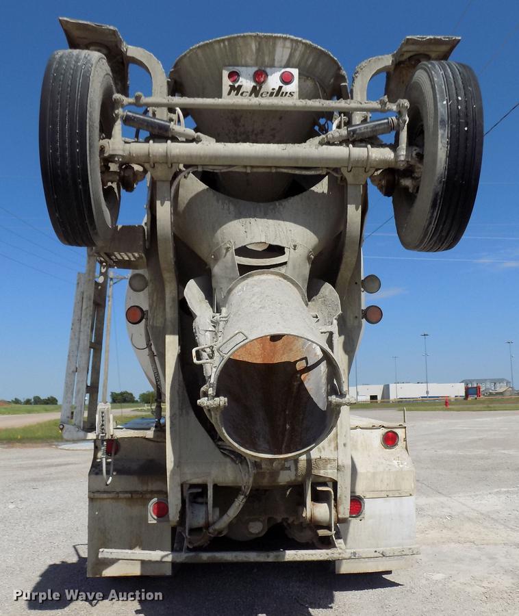 image for item DB9661 2000 Peterbilt 357 ready mix truck