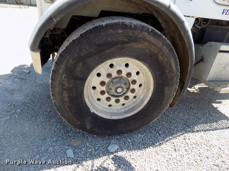 image for item DB9661 2000 Peterbilt 357 ready mix truck