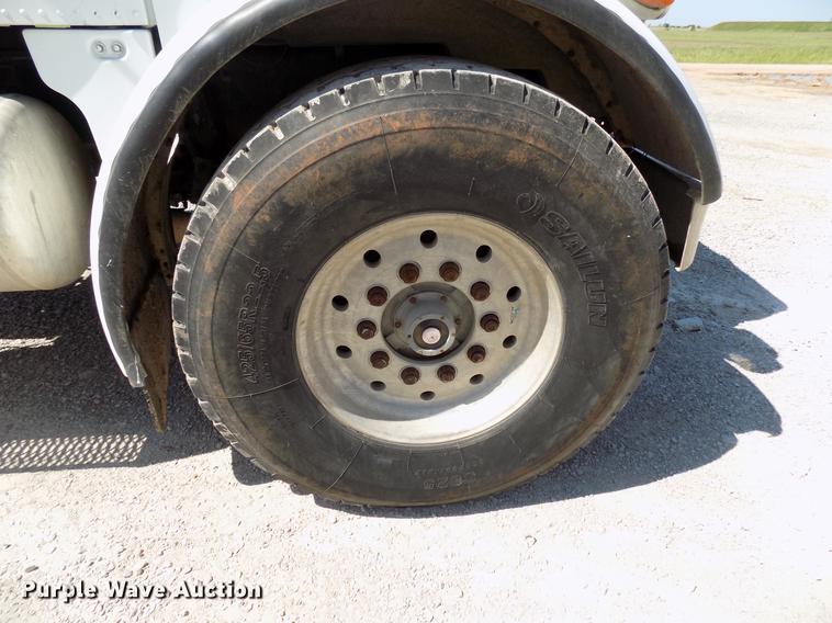 image for item DB9661 2000 Peterbilt 357 ready mix truck