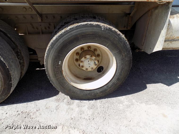 image for item DB9661 2000 Peterbilt 357 ready mix truck