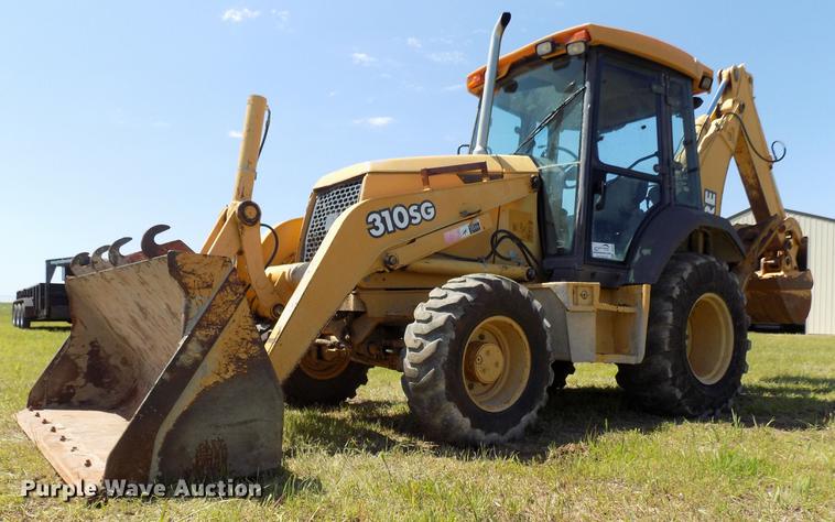 image for item DB9663 2002 John Deere 310SG backhoe