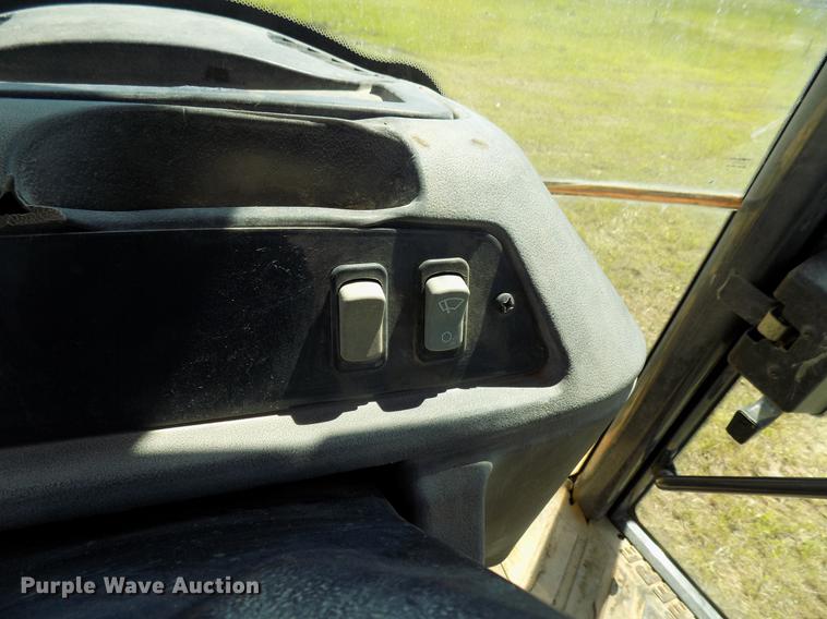 image for item DB9663 2002 John Deere 310SG backhoe