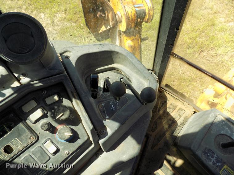 image for item DB9663 2002 John Deere 310SG backhoe