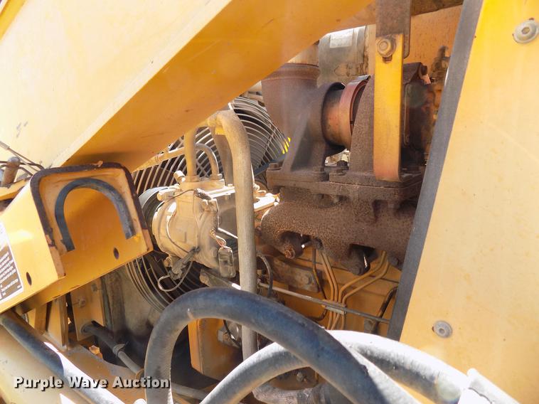 image for item DB9663 2002 John Deere 310SG backhoe