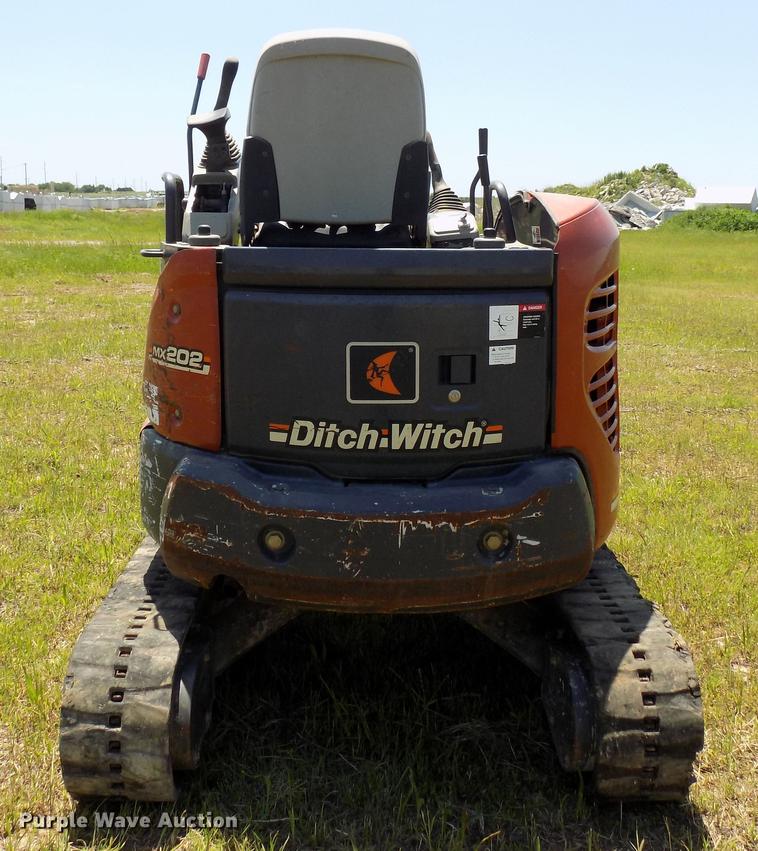 image for item DB9664 2005 Ditch Witch MX202 mini excavator