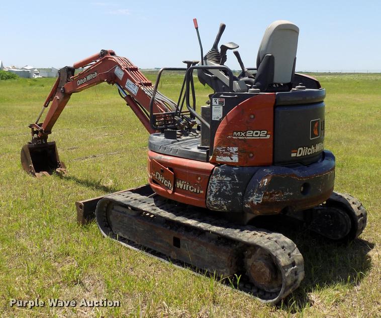image for item DB9664 2005 Ditch Witch MX202 mini excavator