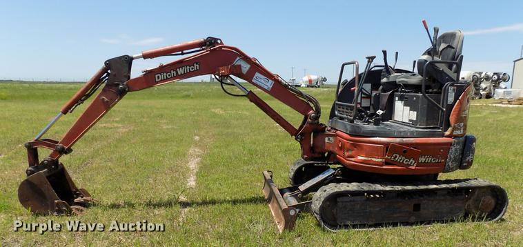 image for item DB9664 2005 Ditch Witch MX202 mini excavator