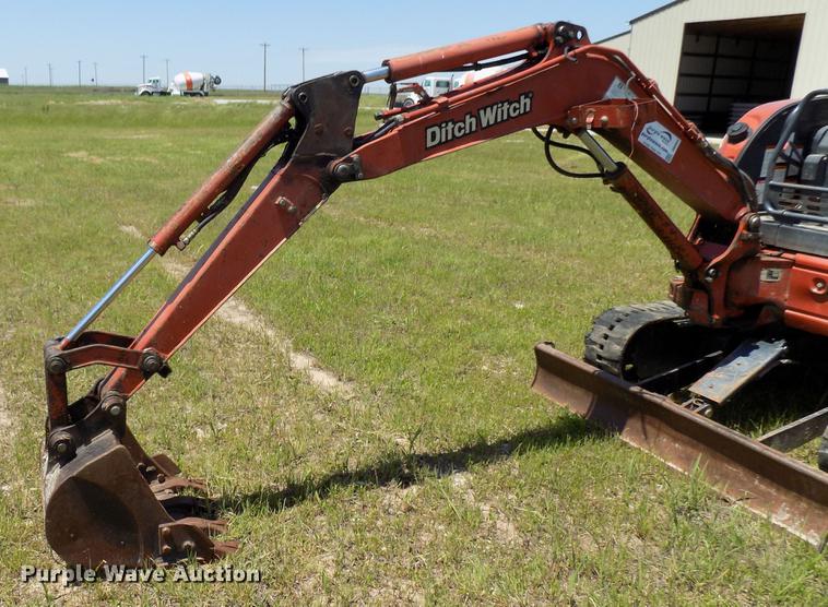 image for item DB9664 2005 Ditch Witch MX202 mini excavator