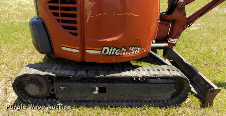 image for item DB9664 2005 Ditch Witch MX202 mini excavator
