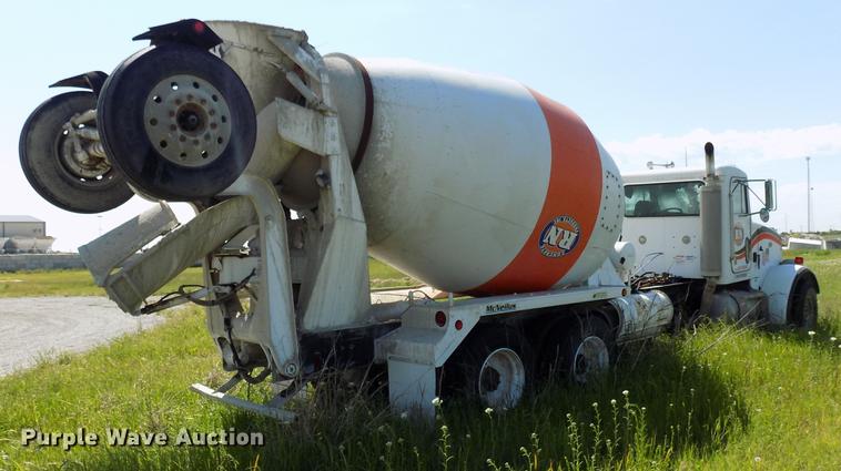image for item DB9668 2000 Peterbilt 357 ready mix truck
