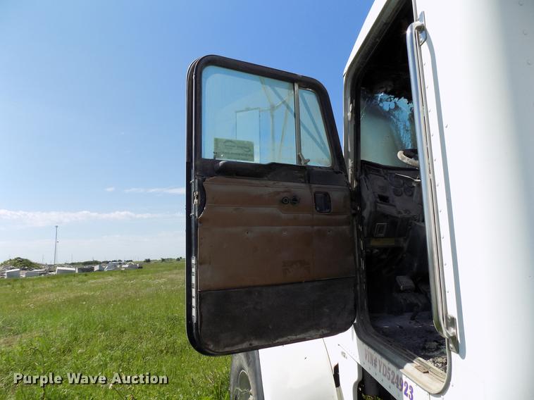 image for item DB9668 2000 Peterbilt 357 ready mix truck