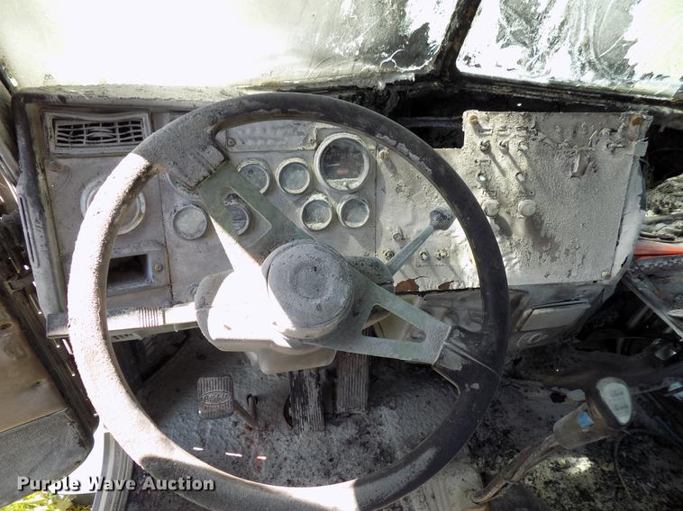 image for item DB9668 2000 Peterbilt 357 ready mix truck