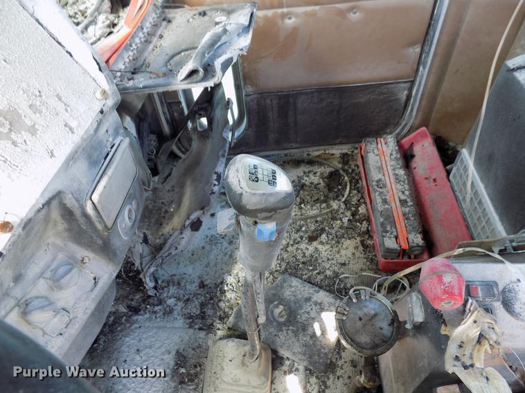 image for item DB9668 2000 Peterbilt 357 ready mix truck