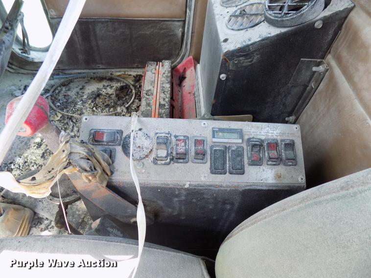 image for item DB9668 2000 Peterbilt 357 ready mix truck