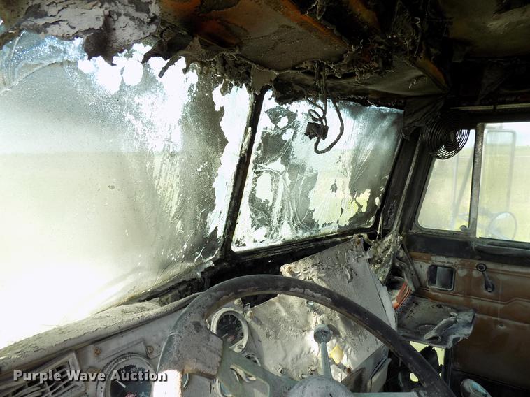 image for item DB9668 2000 Peterbilt 357 ready mix truck