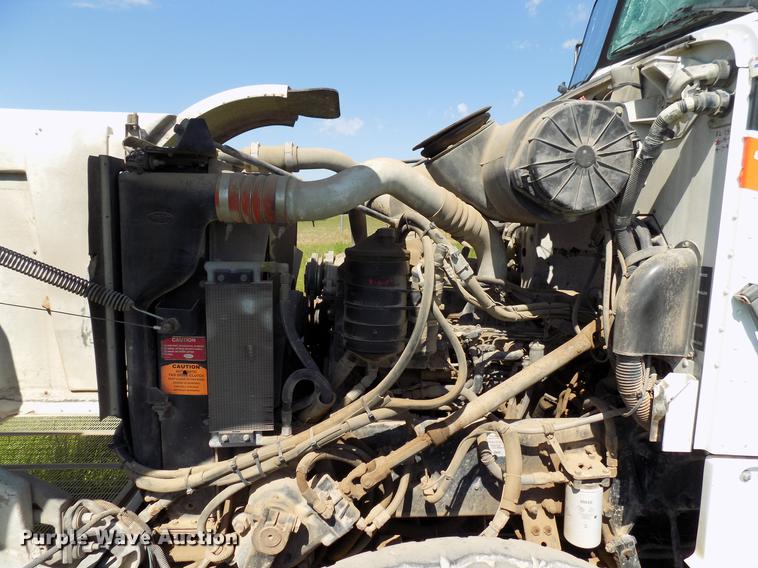 image for item DB9668 2000 Peterbilt 357 ready mix truck