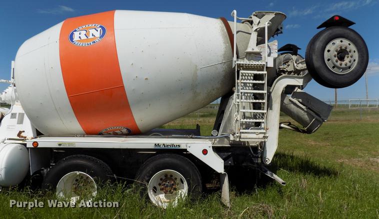 image for item DB9668 2000 Peterbilt 357 ready mix truck