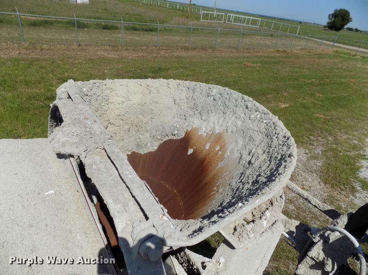 image for item DB9668 2000 Peterbilt 357 ready mix truck