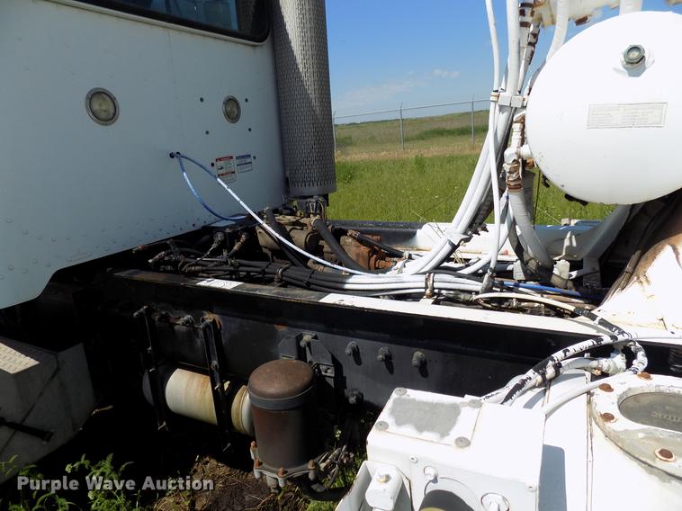 image for item DB9668 2000 Peterbilt 357 ready mix truck