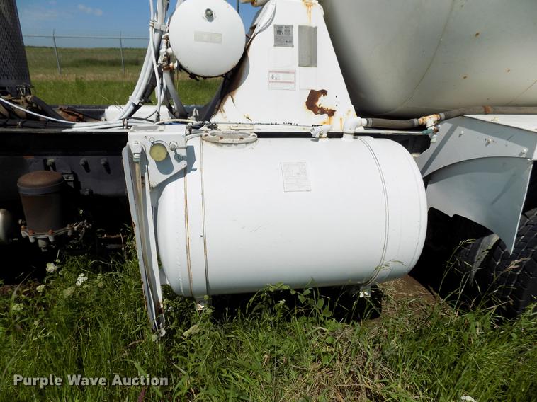 image for item DB9668 2000 Peterbilt 357 ready mix truck