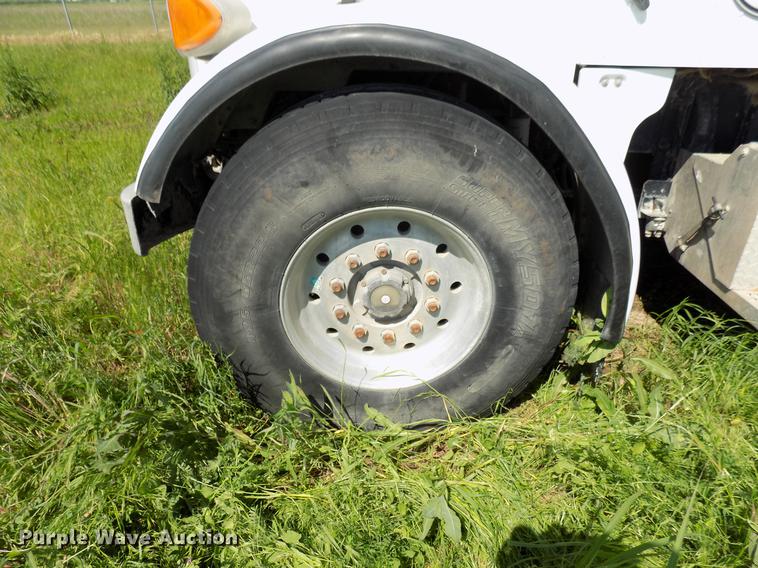 image for item DB9668 2000 Peterbilt 357 ready mix truck