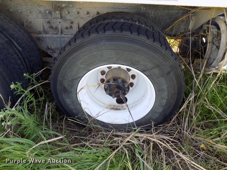 image for item DB9668 2000 Peterbilt 357 ready mix truck