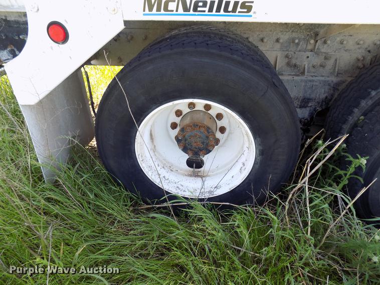 image for item DB9668 2000 Peterbilt 357 ready mix truck