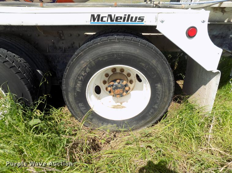 image for item DB9668 2000 Peterbilt 357 ready mix truck