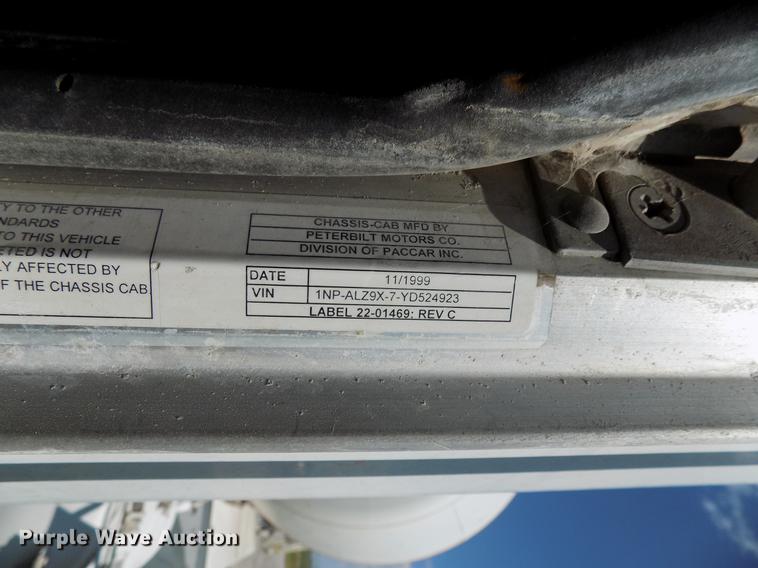 image for item DB9668 2000 Peterbilt 357 ready mix truck