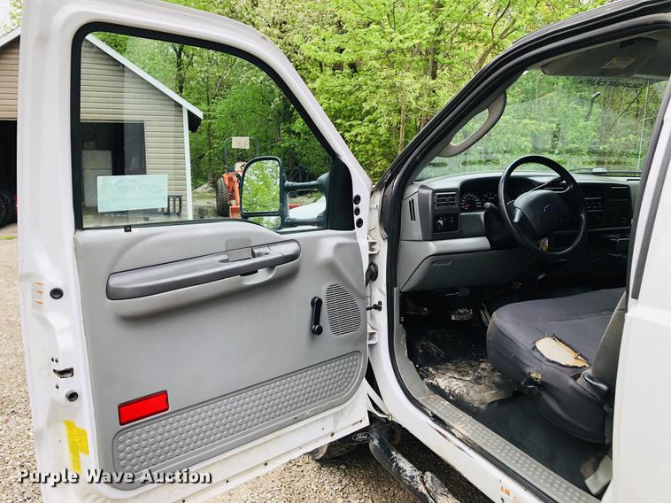 image for item DC8707 2004 Ford F450 Super Duty dump truck