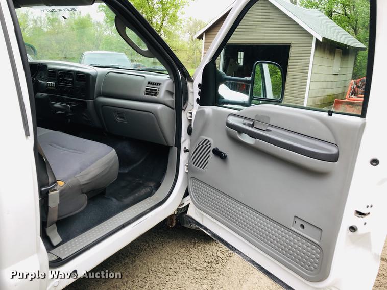 image for item DC8707 2004 Ford F450 Super Duty dump truck