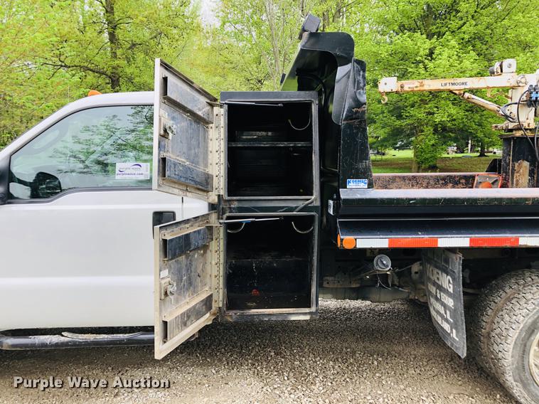 image for item DC8707 2004 Ford F450 Super Duty dump truck