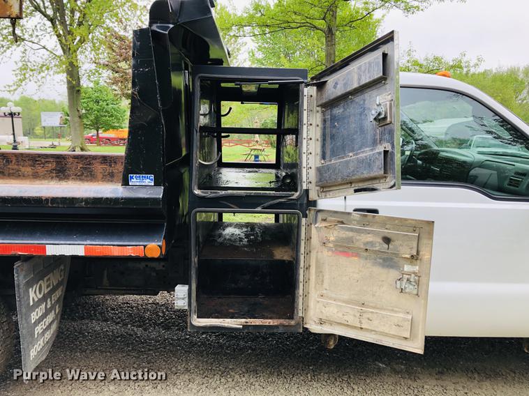 image for item DC8707 2004 Ford F450 Super Duty dump truck