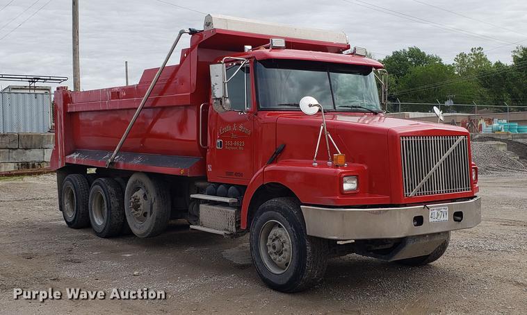 image for item DD4735 2000 Volvo WG dump truck