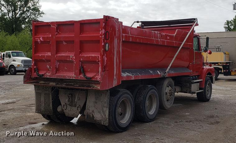 image for item DD4735 2000 Volvo WG dump truck