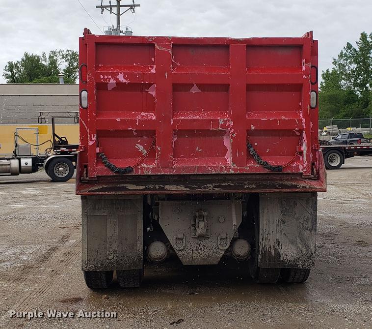 image for item DD4735 2000 Volvo WG dump truck