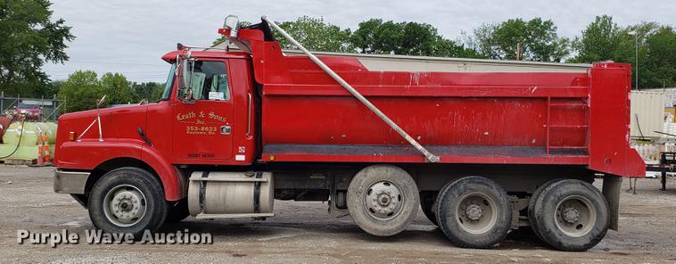 image for item DD4735 2000 Volvo WG dump truck
