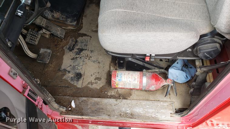 image for item DD4735 2000 Volvo WG dump truck