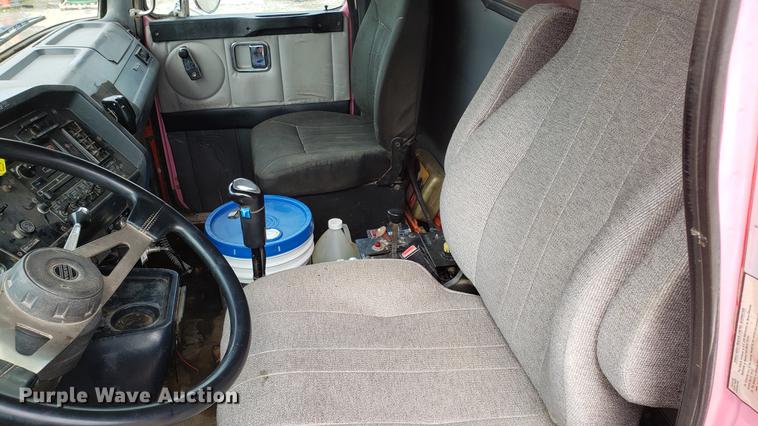 image for item DD4735 2000 Volvo WG dump truck