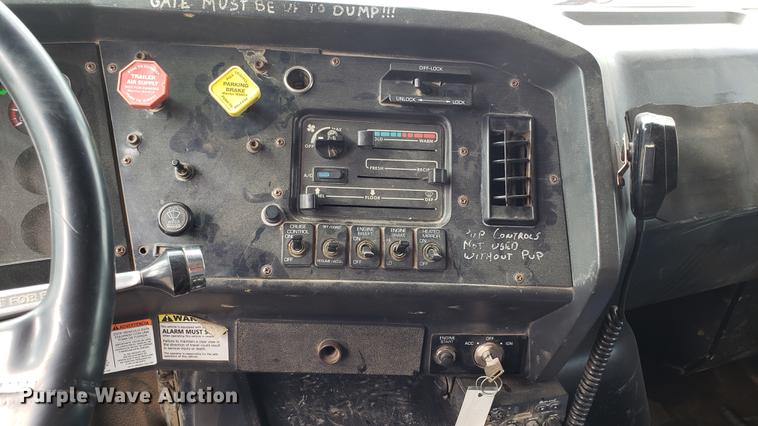 image for item DD4735 2000 Volvo WG dump truck