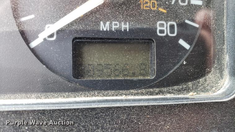 image for item DD4735 2000 Volvo WG dump truck