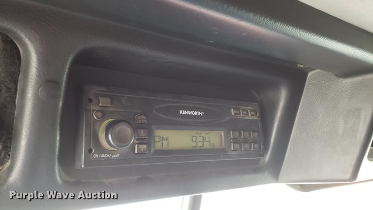 image for item DD4735 2000 Volvo WG dump truck