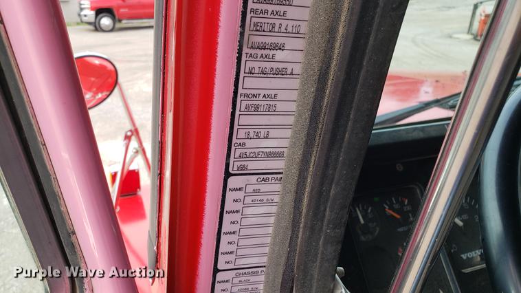 image for item DD4735 2000 Volvo WG dump truck