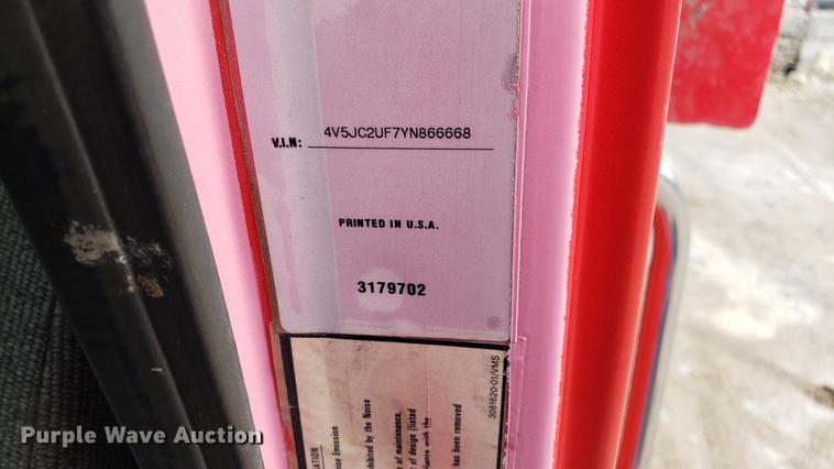 image for item DD4735 2000 Volvo WG dump truck